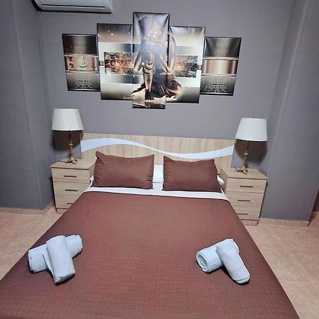 Hostal Dona Maria Valdemoro Zewnętrze zdjęcie