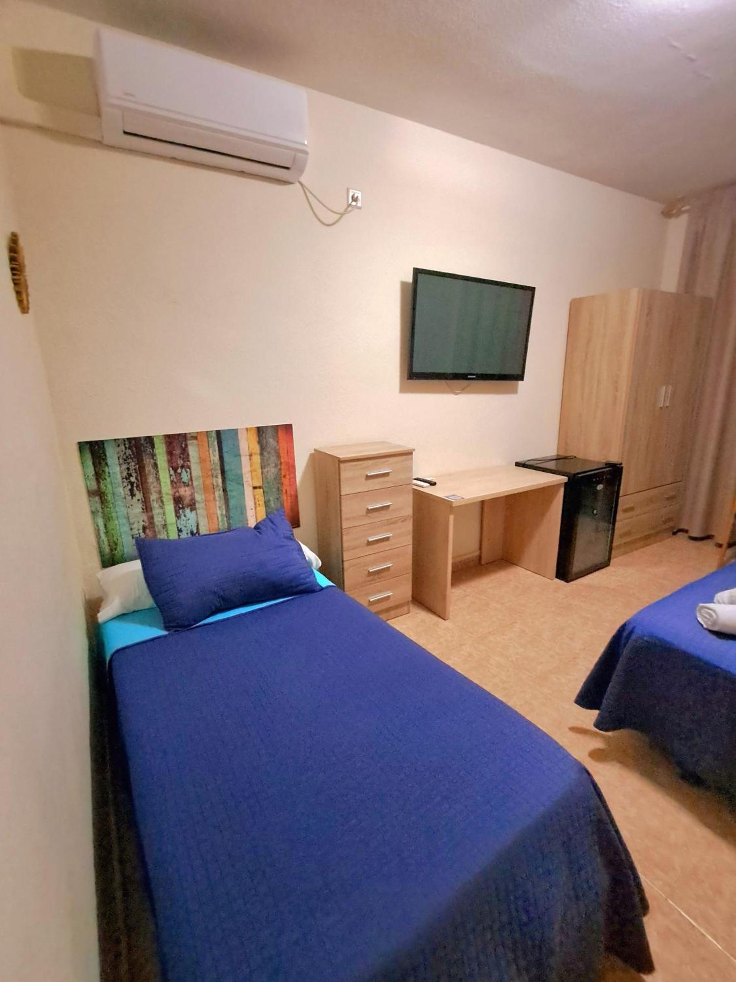 Hostal Dona Maria Valdemoro Zewnętrze zdjęcie