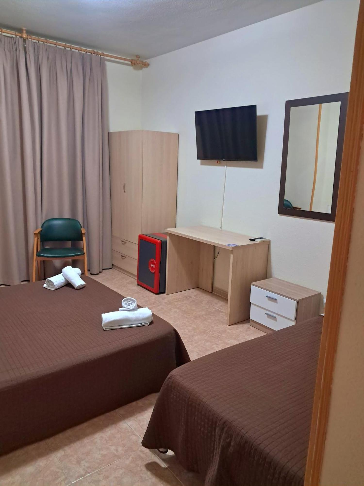 Hostal Dona Maria Valdemoro Zewnętrze zdjęcie