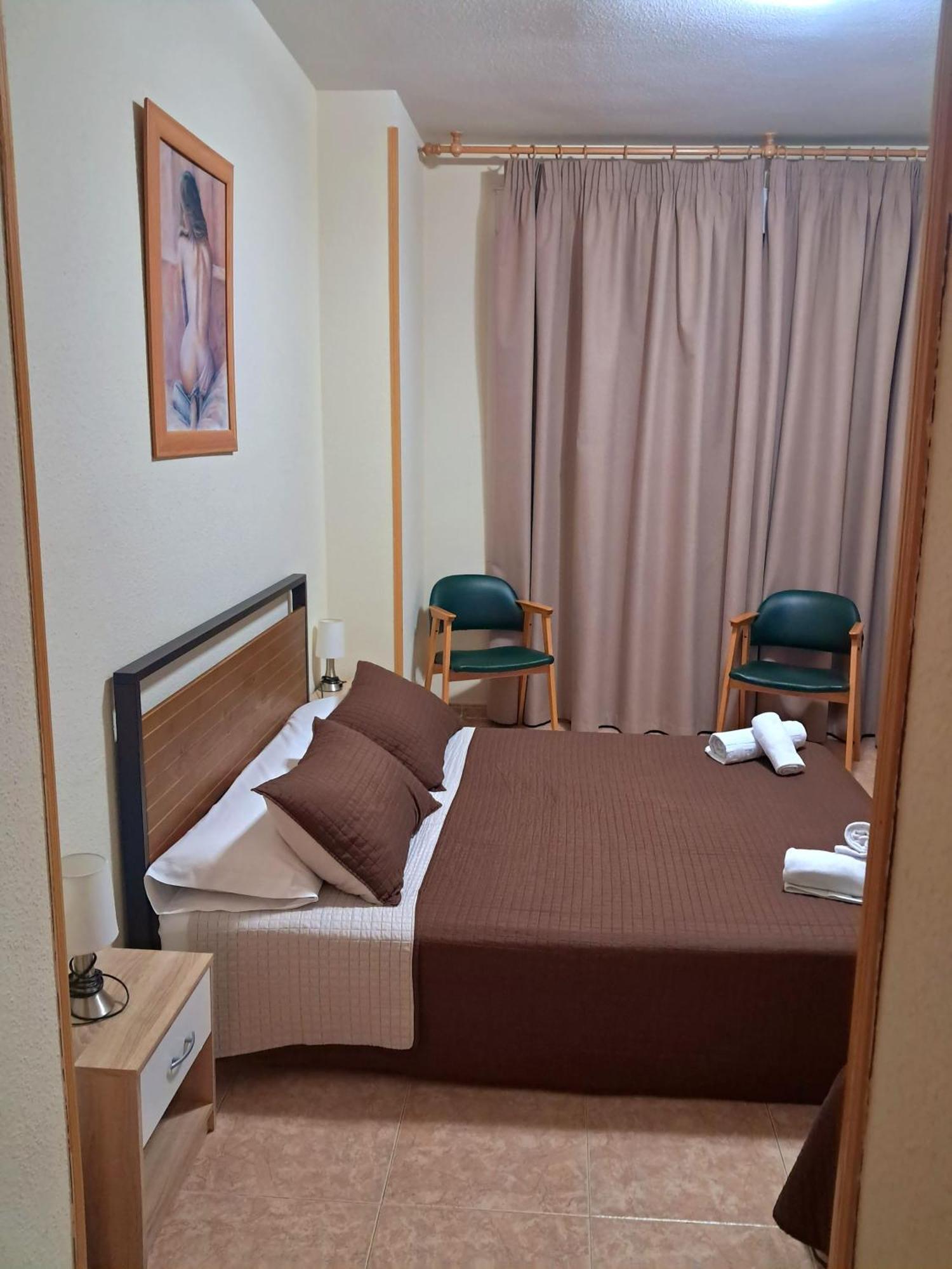 Hostal Dona Maria Valdemoro Zewnętrze zdjęcie
