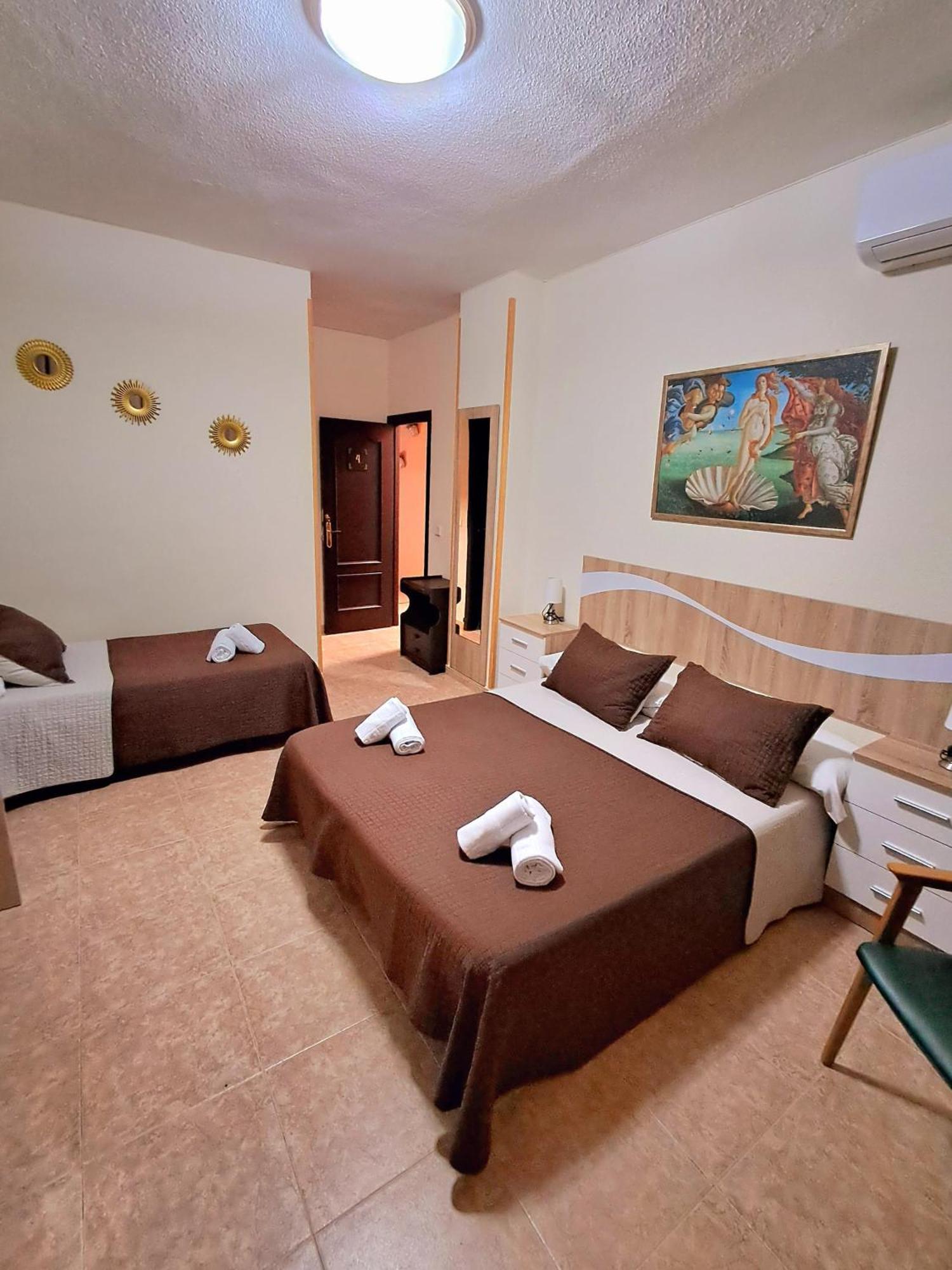 Hostal Dona Maria Valdemoro Zewnętrze zdjęcie