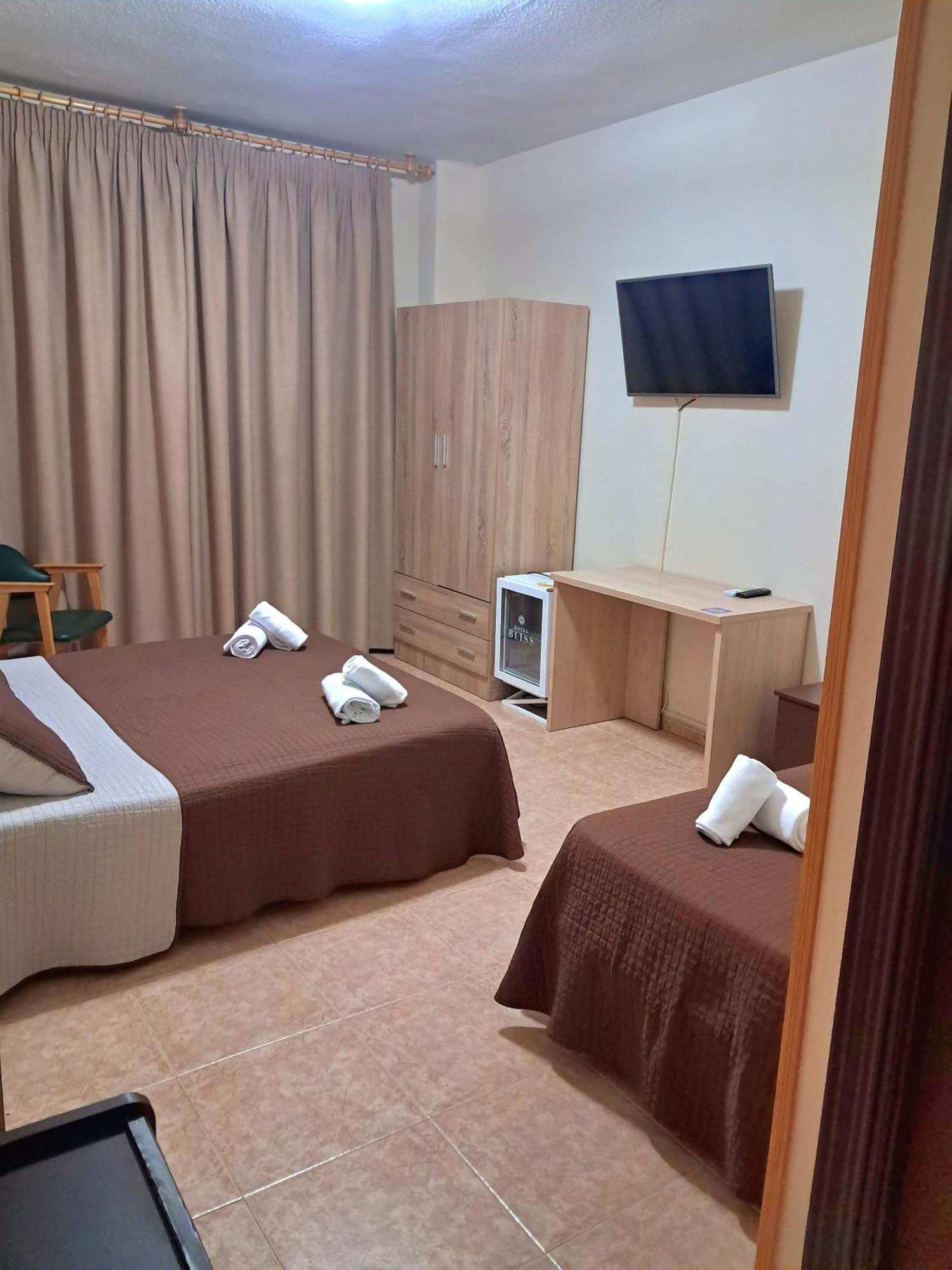 Hostal Dona Maria Valdemoro Zewnętrze zdjęcie